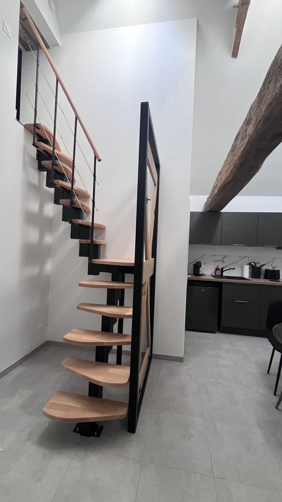 L'escalier en pas japonais qui mène à la chambre